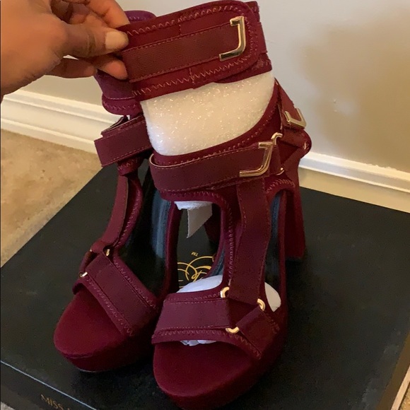 Heels - Picture 2 of 3